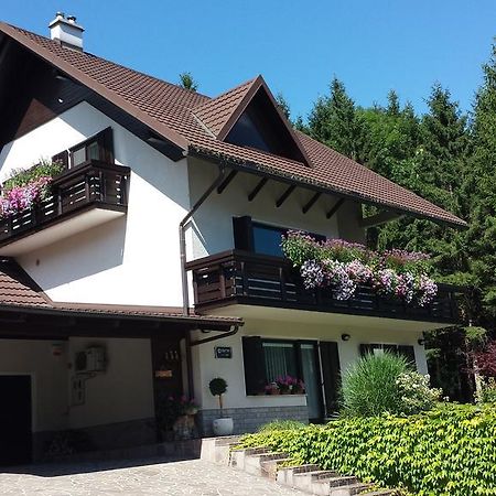 Homestay Ostan بوويتش المظهر الخارجي الصورة