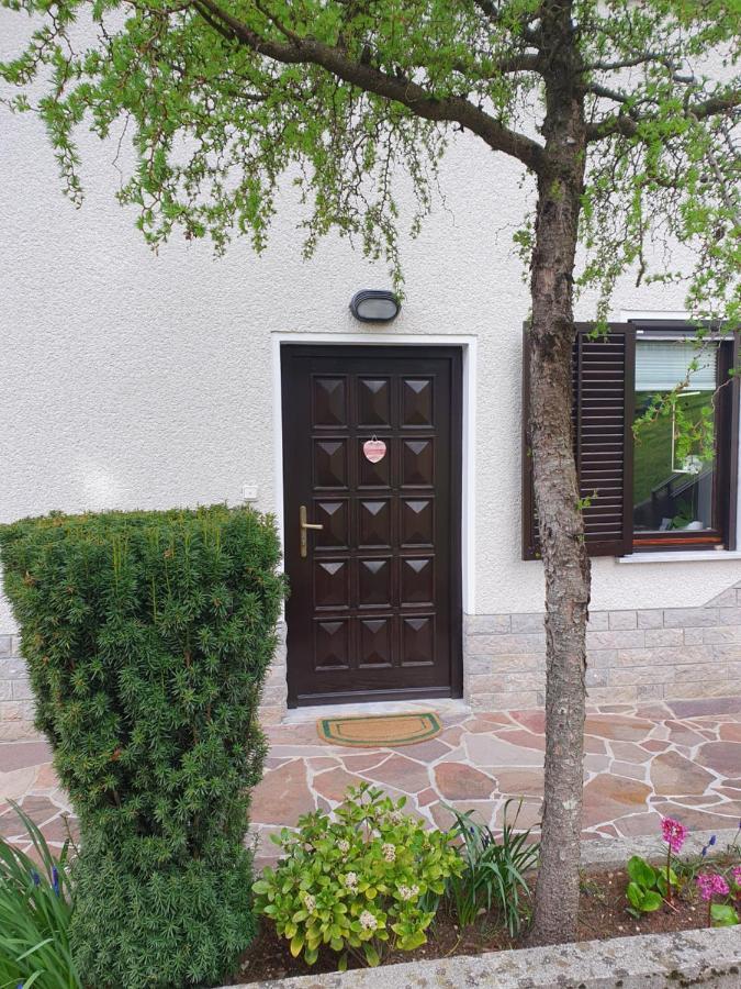Homestay Ostan بوويتش المظهر الخارجي الصورة