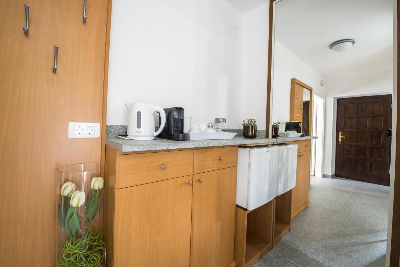 Homestay Ostan بوويتش المظهر الخارجي الصورة